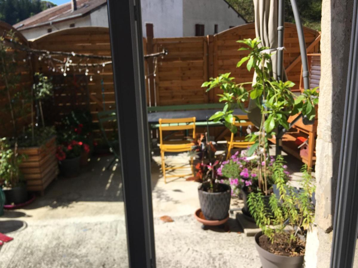 Plein Pied Village Montrond  外观 照片