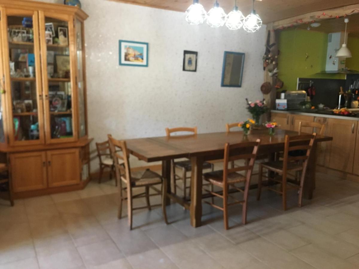 Plein Pied Village Montrond  外观 照片